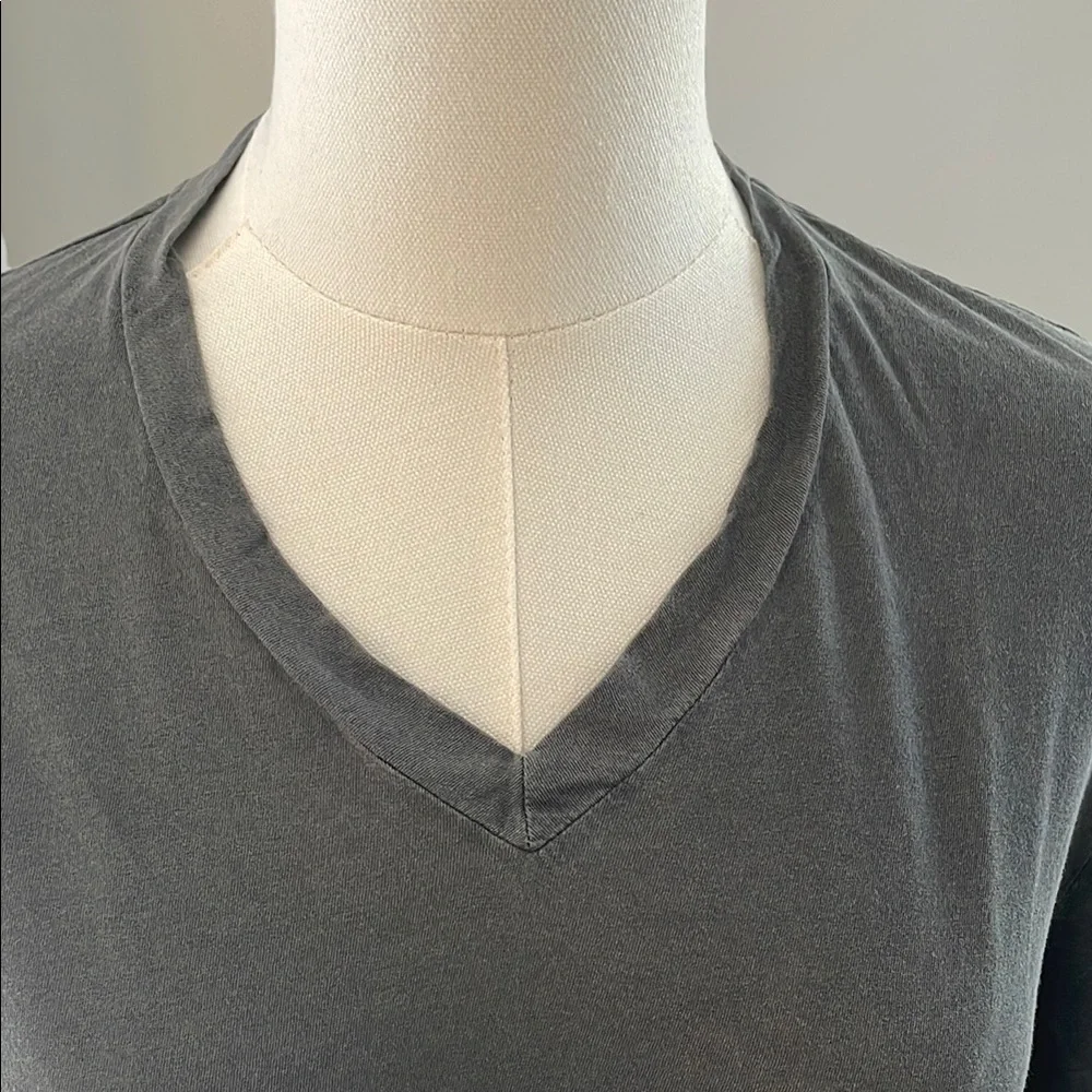 James Perse Size 1 Small EUC Classic Gray Asphalt V-Neck Top Cotton Shirt - Picture 10 of 10